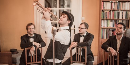Hochzeitsmusik - Outdoor-Auftritt - Bad Gleichenberg - Sänger und Trompeter Tristan Bauer - All Jazz Ambassadors