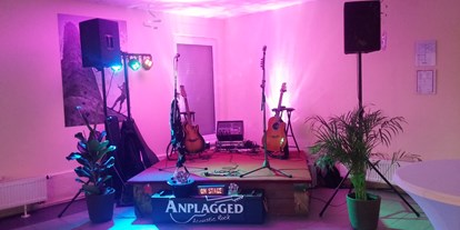 Hochzeitsmusik - Kosten für Agape/Sektempfang (1 Stunde): bis 500 Euro - ANPLAGGED  - Acoustic Rock