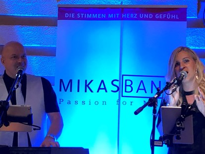 Hochzeitsmusik - Musikrichtungen: 80er - Sänger Mika und Sängerin Yvonne - MIKAS BAND