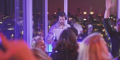 Hochzeitsmusik - Musikrichtungen: Nullerjahre - Gütersloh - DJ - DJ Monobeats - Hochzeits DJ mit live Percussion