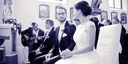 Hochzeitsmusik - Kosten für kirchliche Trauung: bis 450 Euro - Pöttsching - Trauungsmusik - Gitarre Solo - Charlie Kager - holt die Band aus der Gitarre