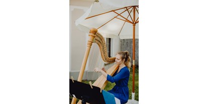 Hochzeitsmusik - Besetzung (mögl. Instrumente): Harfe - Neulengbach - Schlossgarten-Hochzeit - Harfenistin Petra Mallin