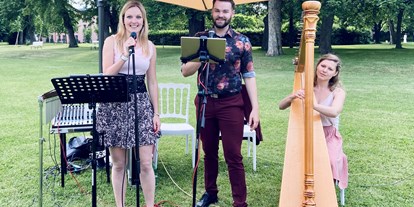 Hochzeitsmusik - Besetzung (mögl. Instrumente): E-Gitarre - Wien - Auf besonderen Wunsch der Braut mit Harfe… 😀 - Michaela Brehme