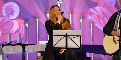 Hochzeitsmusik - Kosten für kirchliche Trauung: bis 450 Euro - Mödling - Rosi in Action!!! - MOONFIRE