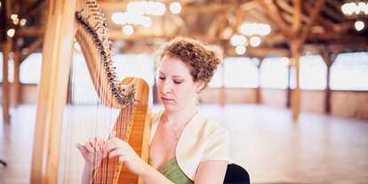Hochzeitsmusik - Musikrichtungen: Klassik - Korneuburg - At a wedding - Your Event Harpist - Veronika Villanyi