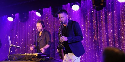 Hochzeitsmusik - Musikrichtungen: 80er - Düren - DJ mit Saxophon auf AIDA Cruises - Live Event Music - Saxophon plus DJ und Percussion