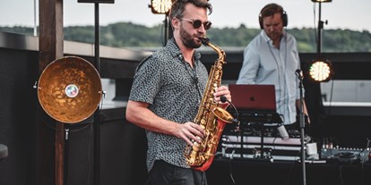 Hochzeitsmusik - Köln - Saxophonist Konstantin aus Köln mit DJ - Live Event Music - Saxophon plus DJ und Percussion