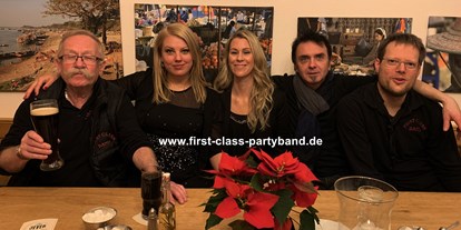 Hochzeitsmusik - Band-Typ: Tanz-Band - Deutschland - FIRST CLASS PARTYBAND 
Music For All Generations 
LIVE is LIVE   - FIRST CLASS PARTYBAND Music For All Generations - Coverband, Hochzeitsband, Partyband 