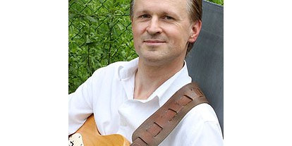 Hochzeitsmusik - Einstudieren von Wunschsongs - Neu-Isenburg - Gitarrist Manfred - Take Three - Top-Trio mit Sängerin