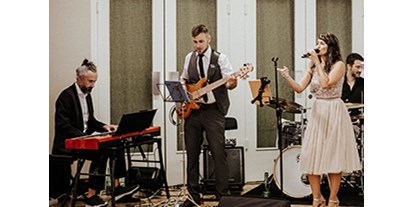 Hochzeitsmusik - Musikrichtungen: Partyhits - Hallein - COMPLETELY LIVE für Hochzeiten - Hat over Heels