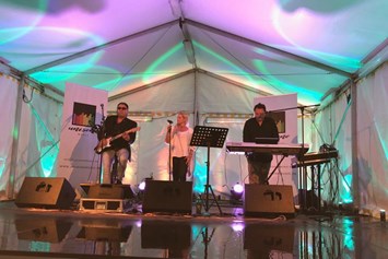 Hochzeitsband: UNISONO Music auf dem Schönaicher Entengassenfest 2019 - Unisono Music
