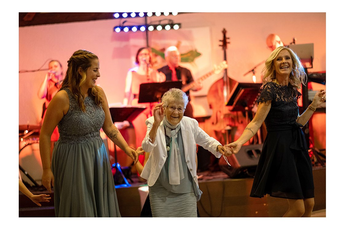 Hochzeitsband: Hochzeitsfeier für Jung und Alt - Voices and Music aus Linz