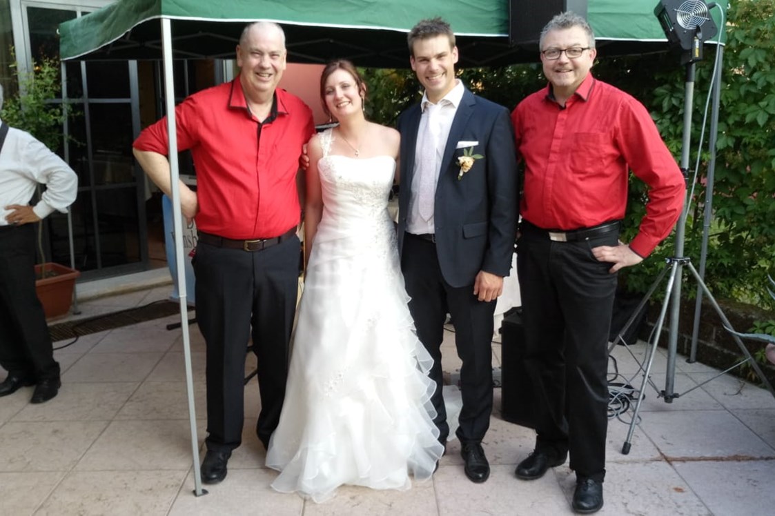 Hochzeitsband: The very nicest Weddingparty at Lago di Garda - DIE 2 INNSBRUCKER - Das versierte Tanzmusikduo aus Tirol - perfekte Musik von den 60ern bis heute