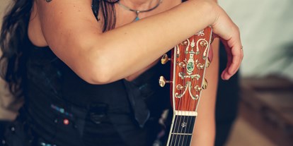Hochzeitsmusik - Besetzung (mögl. Instrumente): Gitarre - Wuppertal - Jolina Carl