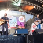 Hochzeitsband - JUMIFA auf der Bühne des Radiosenders "DIE NEUE WELLE" für das Stadtfest Karlsruhe 2018 - JUMIFA 