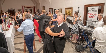 Hochzeitsmusik - Kosten für kirchliche Trauung: bis 300 Euro - Roßgraben - DIE LIVE MUSIK FRANKY´S BAND IM TRIO. - FRANKY´S BAND  AUS GRAZ.