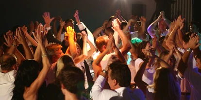 Hochzeitsmusik - Besetzung (mögl. Instrumente): Bass - Leopoldsberg - Nightfever Tanz- Party- und Unterhaltungsband