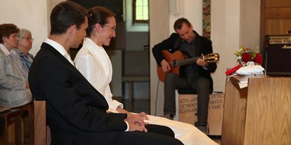 Hochzeitsmusik - Kosten für kirchliche Trauung: bis 450 Euro - Höf (Eggersdorf bei Graz) - Trauungsmusik - Gitarre Solo - Charlie Kager - holt die Band aus der Gitarre