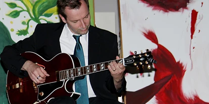 Hochzeitsmusik - Besetzung (mögl. Instrumente): Gitarre - Pinggau - Trauung mit Gitarre Solo - Charlie Kager - holt die Band aus der Gitarre
