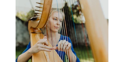 Hochzeitsmusik - Besetzung (mögl. Instrumente): Harfe - Hautzendorf (Kreuttal) - Schlossgarten-Hochzeit - Harfenistin Petra Mallin