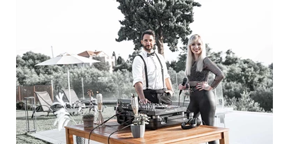 Hochzeitsmusik - Kosten für Abendhochzeit (ca. 5 Stunden): bis 2400 Euro - Gstadt am Chiemsee - Event DJ und Event Sängerin München - Party DJ und Party Sängerin München - Tonestylers