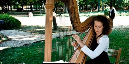 Hochzeitsmusik - Besetzung (mögl. Instrumente): Harfe - Obermallebarn - At an open air wedding - Your Event Harpist - Veronika Villanyi
