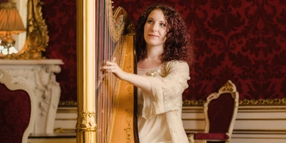 Hochzeitsmusik - geeignet für: Sektempfang - Haselbach (Niederhollabrunn) - Veronika at Palais Kaiserhaus - Your Event Harpist - Veronika Villanyi