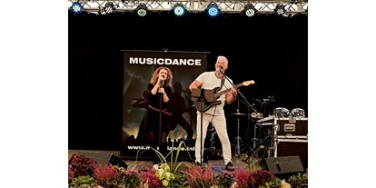 Hochzeitsmusik - Kosten für Agape/Sektempfang (1 Stunde): bis 200 Euro - Chemnitz - Musicdance
