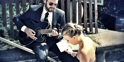 Hochzeitsmusik - Liederwunsch aus Mappe - Bürgstadt - ..eine Outdoor-Trauung begleiten wir natürlich auch gerne. - Zweisangzeit