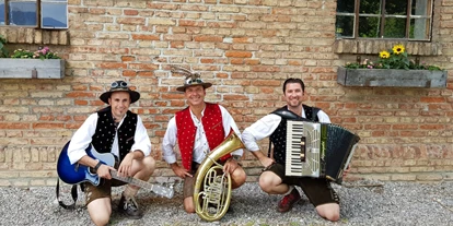 Hochzeitsmusik - PLZ 82538 (Deutschland) - Trio für Hochzeit etc. in Tracht - Lets-Dance-Partyduo