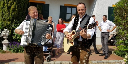 Hochzeitsmusik - PLZ 82538 (Deutschland) - Duo für Hochzeit etc. in Tracht - Lets-Dance-Partyduo