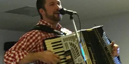 Hochzeitsmusik - PLZ 82538 (Deutschland) - Alleinunterhalter - One Man Band - Lets-Dance-Partyduo