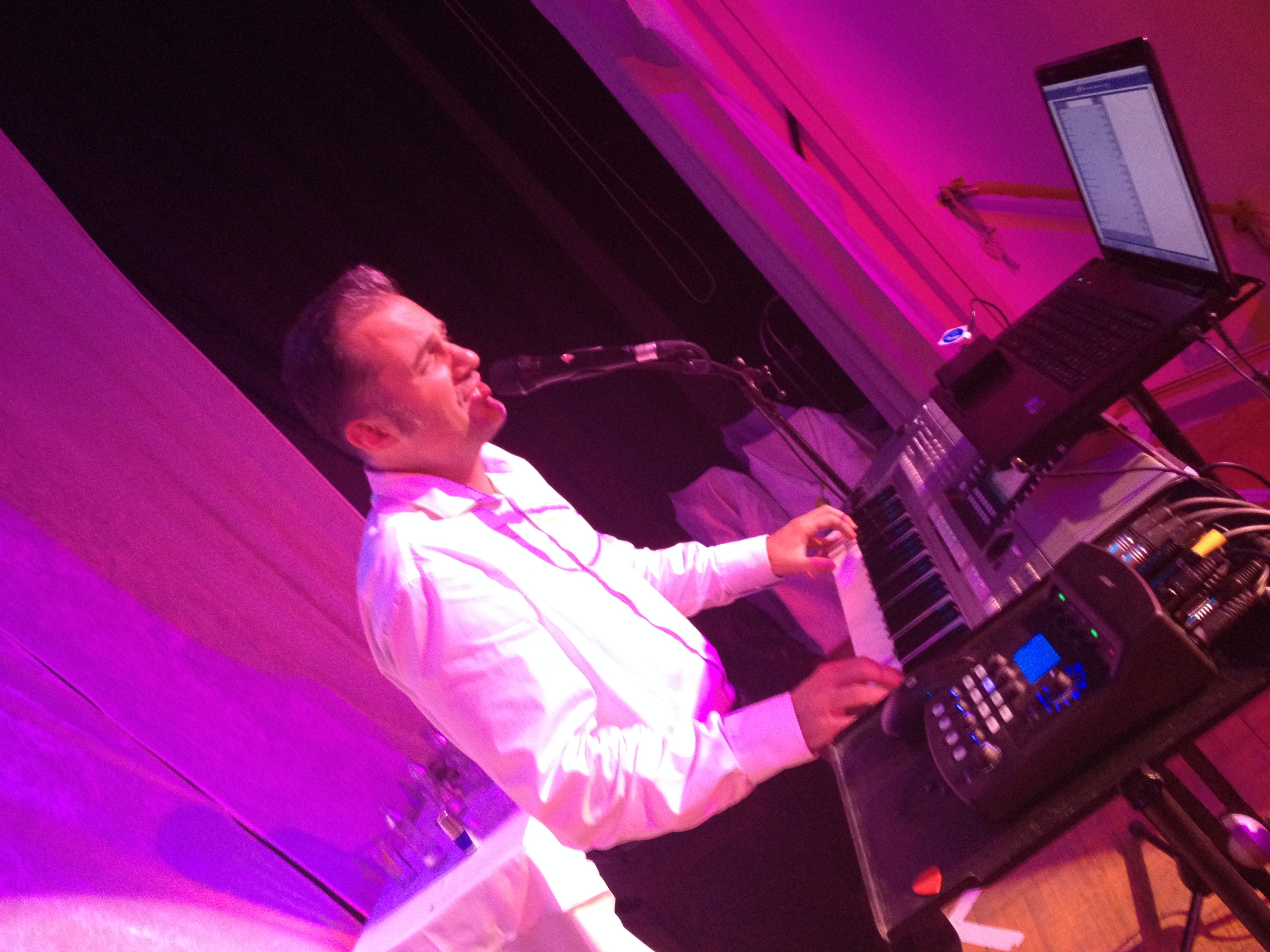 Hochzeitsmusik - Entertainer Martin am Keyboard
 - Entertainer Martin und Bunch of Stars Hochzeitsband