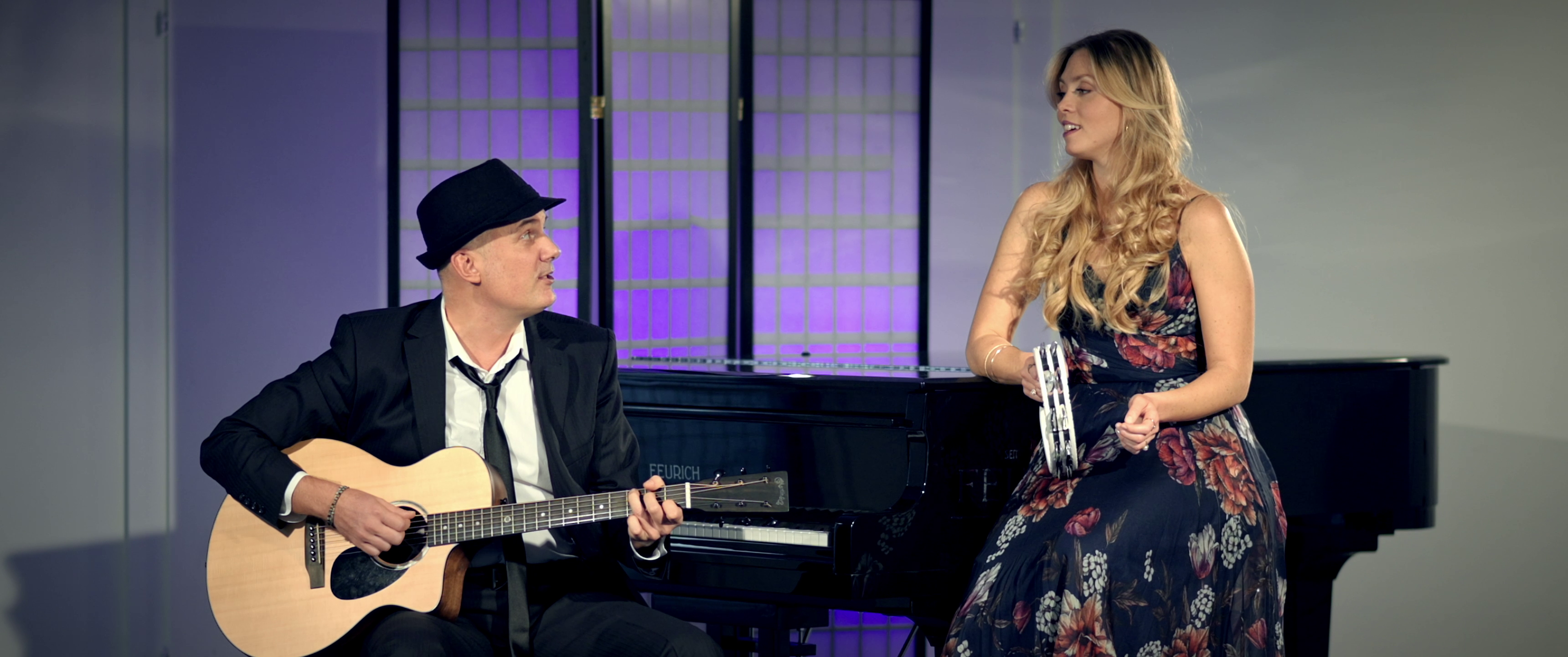 Hochzeitsmusik - Entertainer Martin und Judita musizieren Zam oid wearn Cover für die Hochzeit.  
Unplugged mit Gitarre, Stompbox und Tambourine.  - Entertainer Martin und Bunch of Stars Hochzeitsband