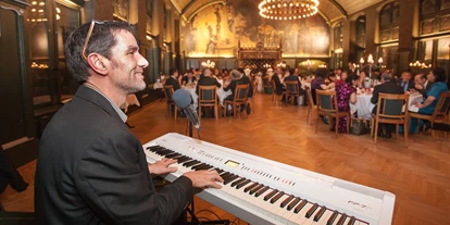 Hochzeitsmusik - Musikrichtungen: Hits von Heute - Karlsruhe - relaxMUSIC Solo - relaxMUSIC - flexible Bandbesetzungen mit DJ-Service