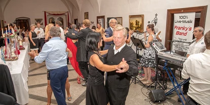 Hochzeitsmusik - Einstudieren von Wunschsongs - Steiermark - DIE LIVE MUSIK FRANKY´S BAND IM TRIO. - FRANKY´S BAND,  INTERNATIONALE MUSIK  UND BALKANMUSIK