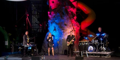 Hochzeitsmusik - PLZ 82538 (Deutschland) - große Gala im Sensapolis mit 800 Gästen. - Art & Storm (vom Duo bis Quintett)