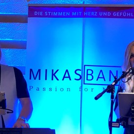 Hochzeitsband: Sänger Mika und Sängerin Yvonne - MIKAS BAND
