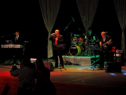 Hochzeitsmusik - Einstudieren von Wunschsongs - Steiermark - Tanzabend Casino Mond - MIKAS BAND