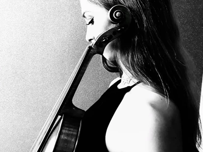 Hochzeitsmusik - Einstudieren von Wunschsongs - Steiermark - Violinistin Rebeka 
Trauung und Agape - MIKAS BAND