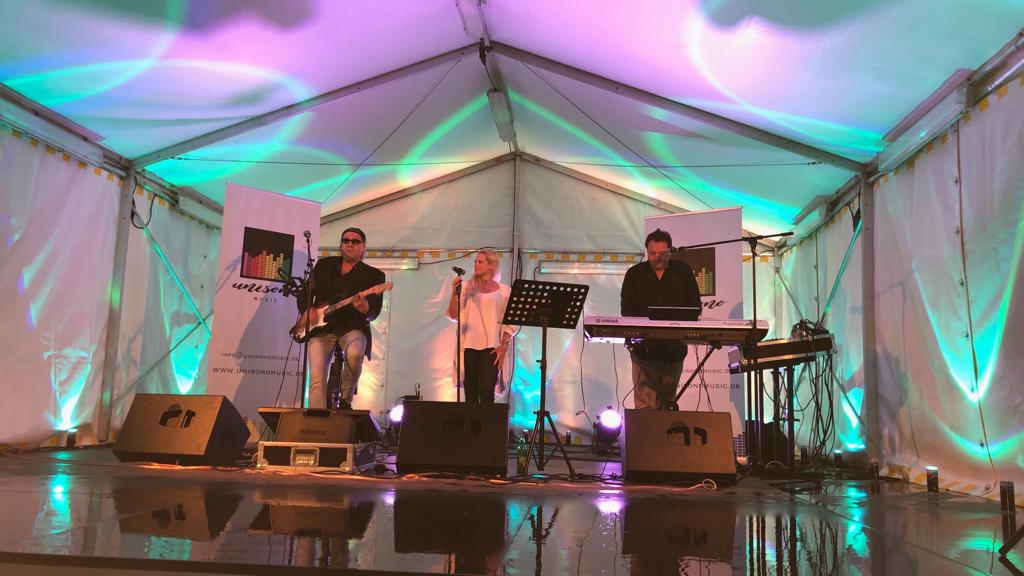 Hochzeitsband: UNISONO Music auf dem Schönaicher Entengassenfest 2019 - Unisono Music