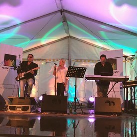 Hochzeitsband: UNISONO Music auf dem Schönaicher Entengassenfest 2019 - Unisono Music