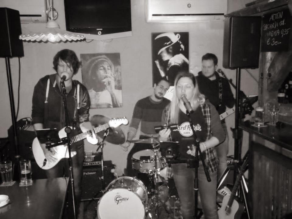 Hochzeitsmusik - Kosten für Agape/Sektempfang (1 Stunde): bis 300 Euro - Österreich - Live on Stage - Broken Glass