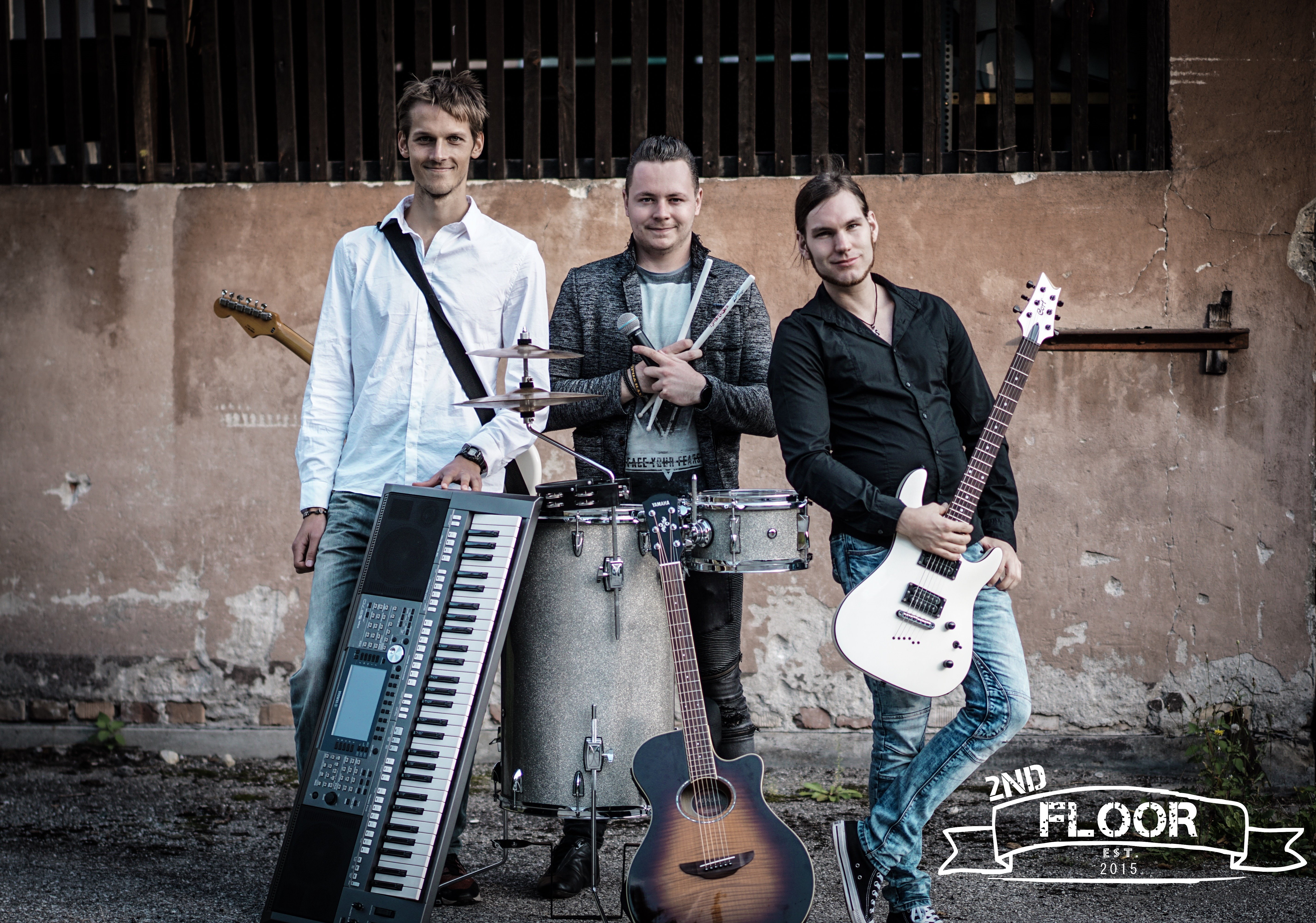 Hochzeitsmusik - Besetzung (mögl. Instrumente): Keyboard - Gruppenfoto - Second Floor – Partyband aus Kärnten