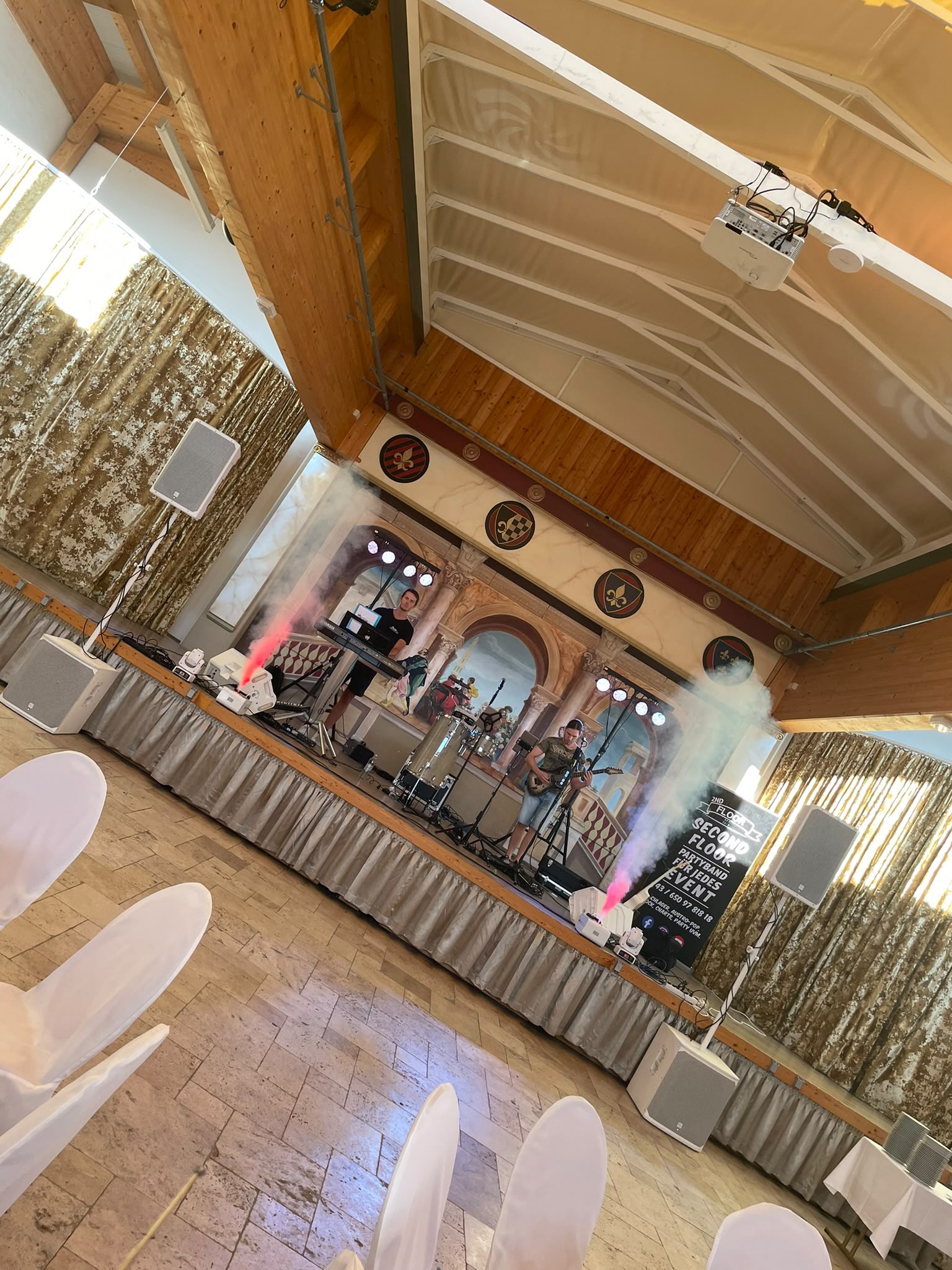 Hochzeitsmusik - Besetzung (mögl. Instrumente): Keyboard - Bühnenbild Hochzeit - Second Floor – Partyband aus Kärnten