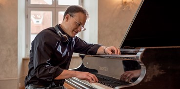 Hochzeitsmusik - Bogen - Event-Pianist Philipp Watzek für Ihre Hochzeit oder Veranstaltung in Bayern. - Event-Pianist & Organist Philipp Watzek