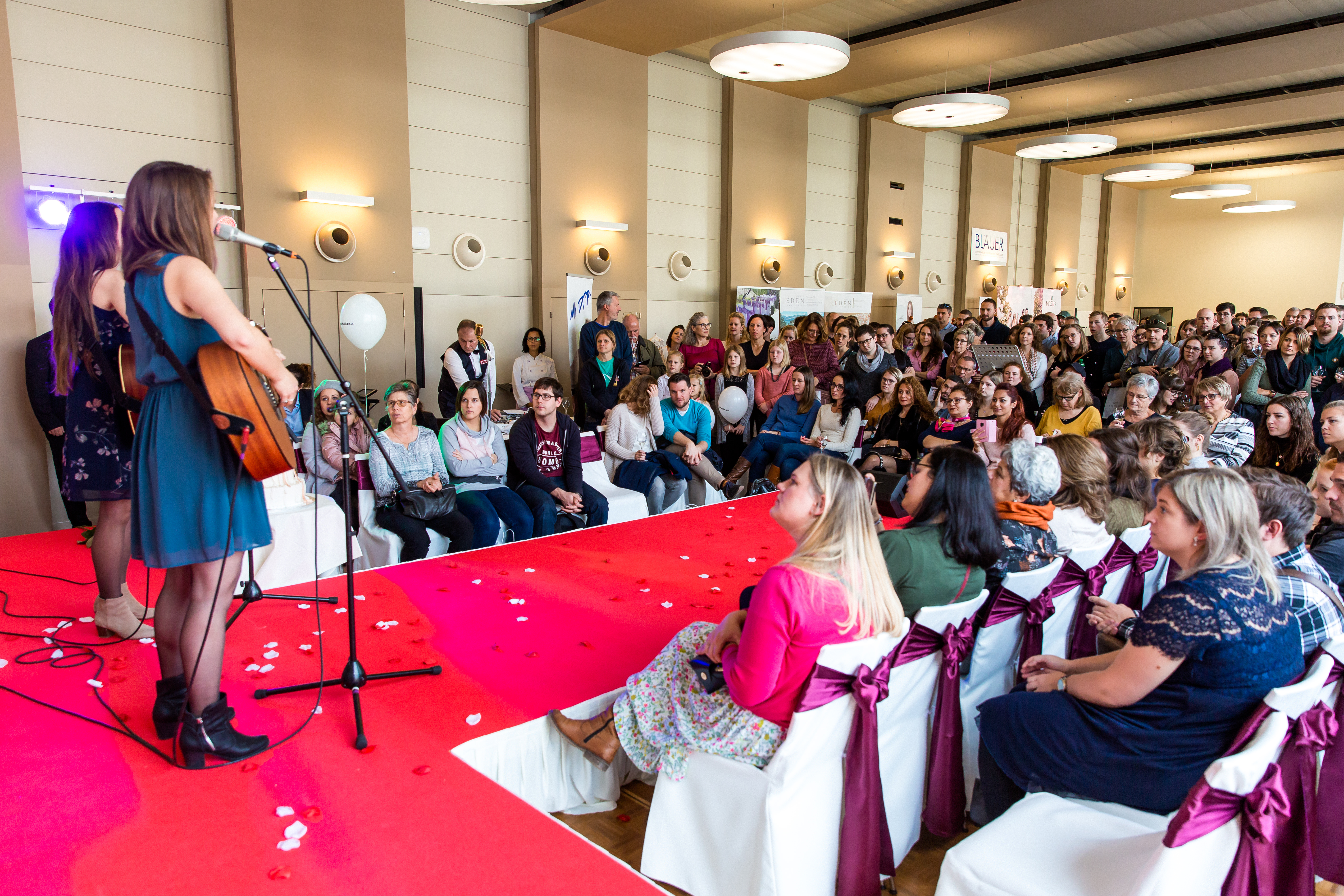 Hochzeitsmusik - Besetzung (mögl. Instrumente): Klavier - Schweiz - Hochzeitsmesse Thun 2019, Auftritt an der Modenschau - Another Me