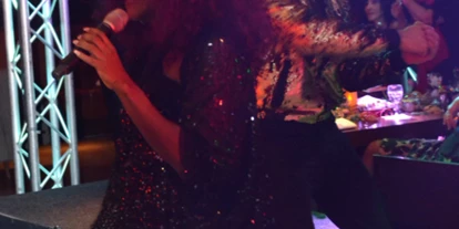 Hochzeitsmusik - Musikrichtungen: 70er - Hessen Süd - Pamela O'Neal die Frontfrau der Hochzeitsband Soul On Ice Band. - Pamela O'Neal and Soul On Ice Band