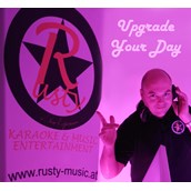 Hochzeitsband: Upgrade your Wedding Day - Rusty Karaoke & Music Entertainment Premium Hochzeits-DJ für Ihren schönsten Tag