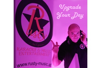 Hochzeitsband: Upgrade your Wedding Day - Rusty Karaoke & Music Entertainment Premium Hochzeits-DJ für Ihren schönsten Tag